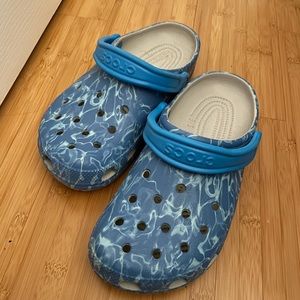 wave-themed crocs